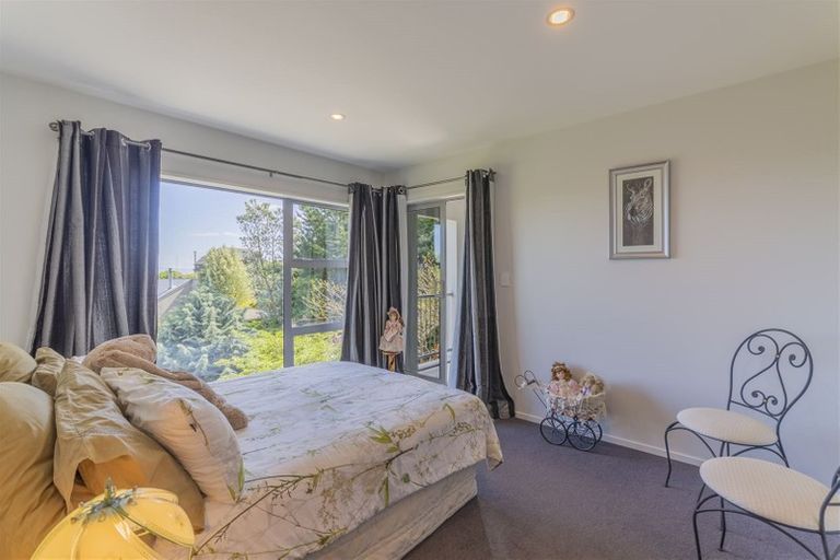 Photo of property in 21 Lookaway Place, Huntsbury, Christchurch, 8022