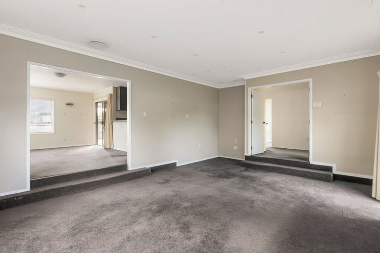 Photo of property in 15 Taikata Road, Te Atatu Peninsula, Auckland, 0610