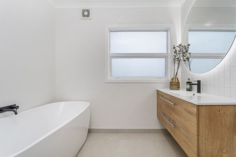 Photo of property in 100 Kupe Drive, Whitianga, 3510