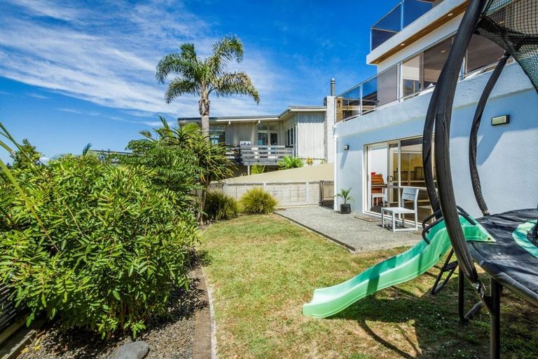 Photo of property in 1/25 Churchill Road, Murrays Bay, Auckland, 0630
