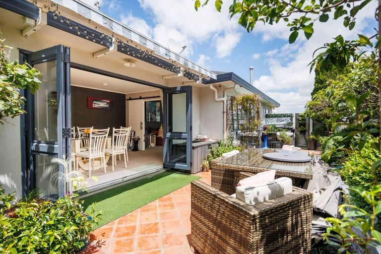 Photo of property in 21 Aspen Way, Kelvin Grove, Palmerston North, 4414