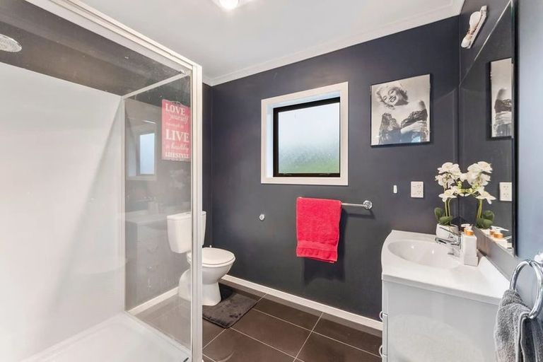 Photo of property in 13 Frankie Stevens Place, Riverstone Terraces, Upper Hutt, 5018