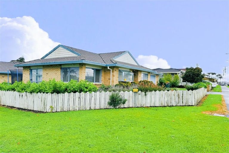 Photo of property in 2/17 Queen Street, Papakura, 2110