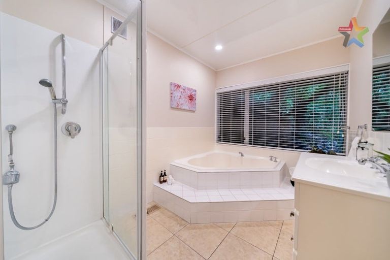 Photo of property in 498 Stokes Valley Road, Stokes Valley, Lower Hutt, 5019