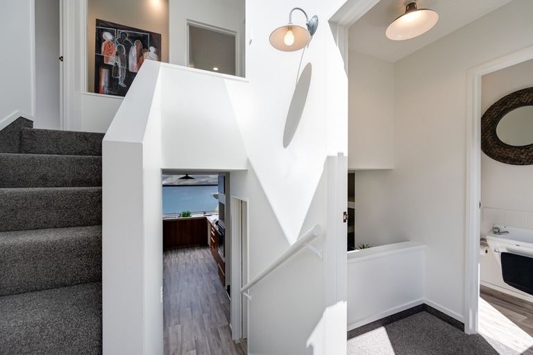 Photo of property in 67 Wynyard Crescent, Fernhill, Queenstown, 9300