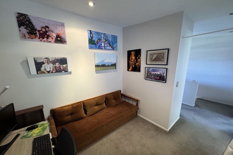 Photo of property in 9 Saddleback Grove, Karori, Wellington, 6012