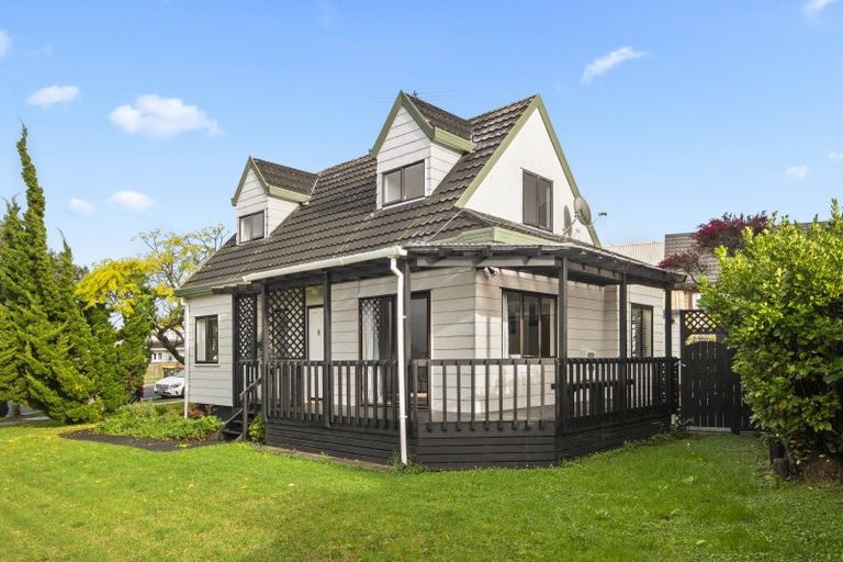 Photo of property in 2/6 Gosford Drive, Botany Downs, Auckland, 2010