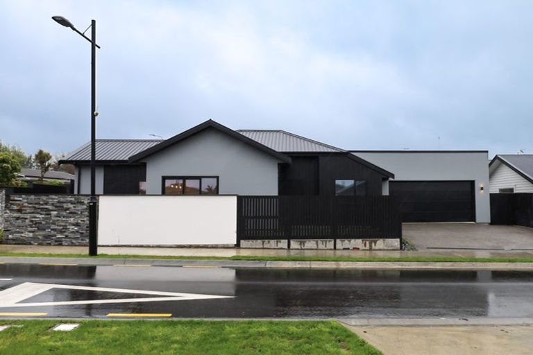 Photo of property in 1 Mangatainoka Lane, Awapuni, 4412