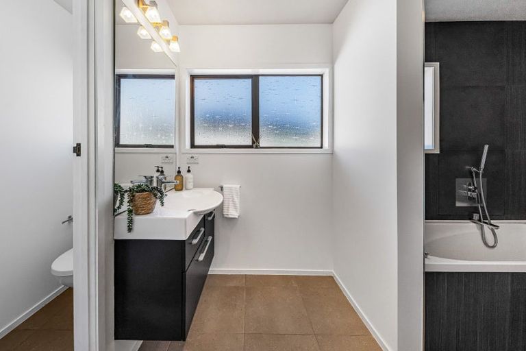 Photo of property in 55 Dignan Street, Point Chevalier, Auckland, 1022