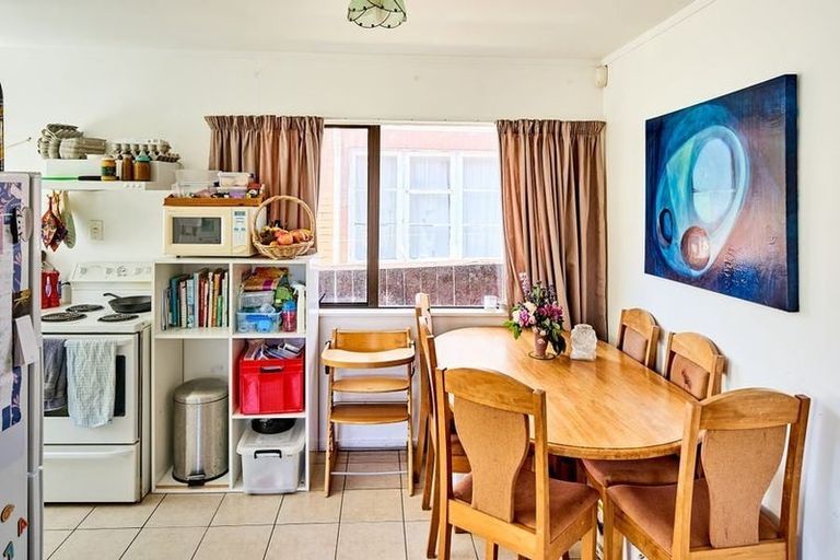 Photo of property in 1a Pearce Crescent, Taita, Lower Hutt, 5011