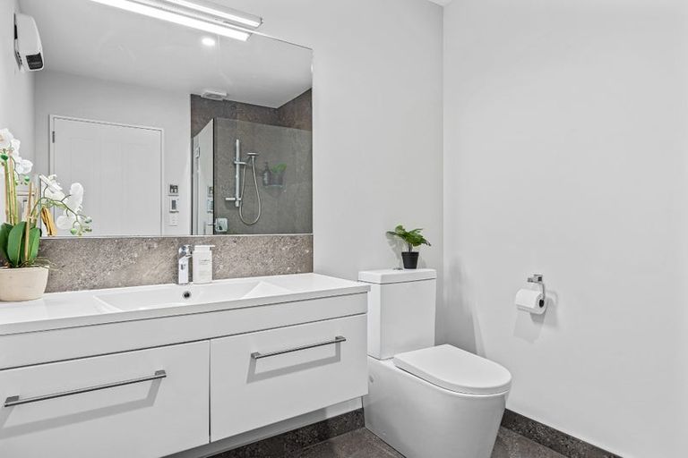 Photo of property in 4d Harmans Road, Lyttelton, 8082