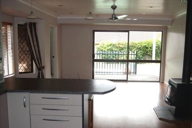 Photo of property in 7 Kookaburra Place, Botany Downs, Auckland, 2010