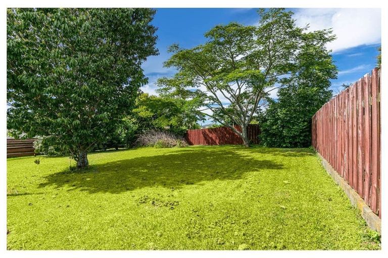 Photo of property in 17 Divich Avenue, Te Atatu South, Auckland, 0610