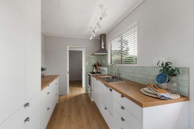 Photo of property in 2 Walnut Grove, Omokoroa, 3114