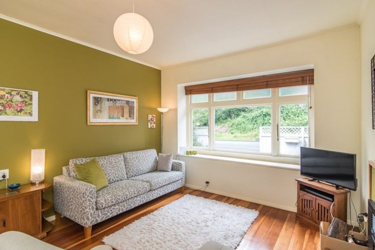 Photo of property in 28 Wellington Road, Paekakariki, 5034