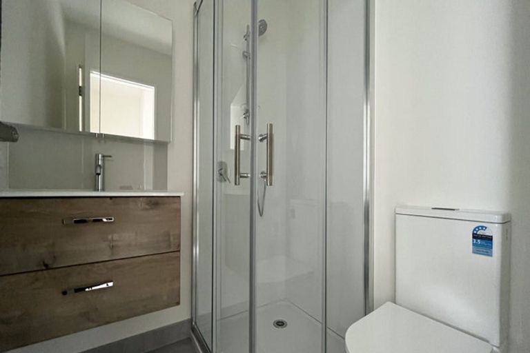 Photo of property in 4/476 West Coast Road, Glen Eden, Auckland, 0602