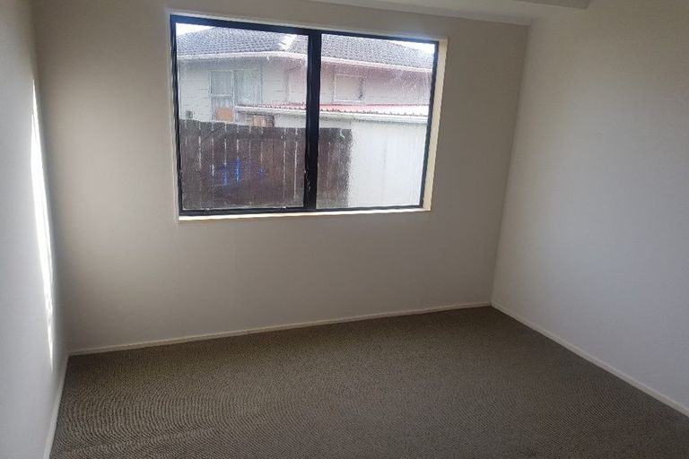 Photo of property in 2/21 Beeston Crescent, Manurewa, Auckland, 2102