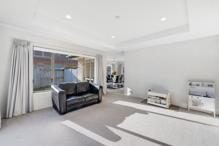 Photo of property in 218 Kilkenny Drive, East Tamaki Heights, Auckland, 2016