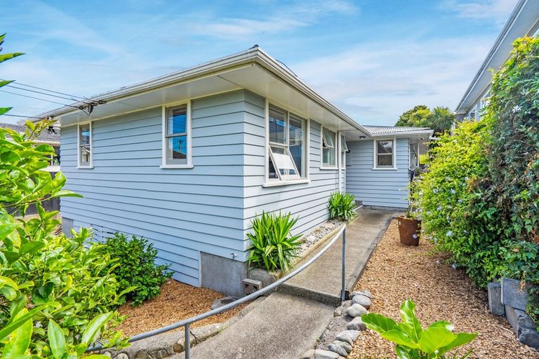 Photo of property in 16 Kaka Road, Raumati Beach, Paraparaumu, 5032