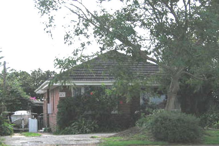 Photo of property in 235 Sturges Road, Henderson, Auckland, 0612