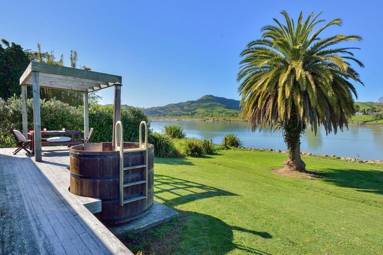 Photo of property in 14 Monkhouse Street, Tolaga Bay, 4077