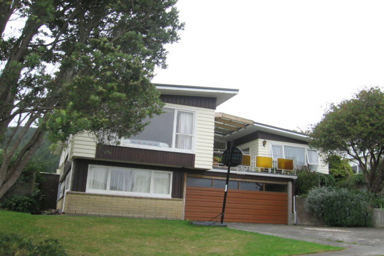 Photo of property in 53 Sunrise Boulevard, Tawa, Wellington, 5028