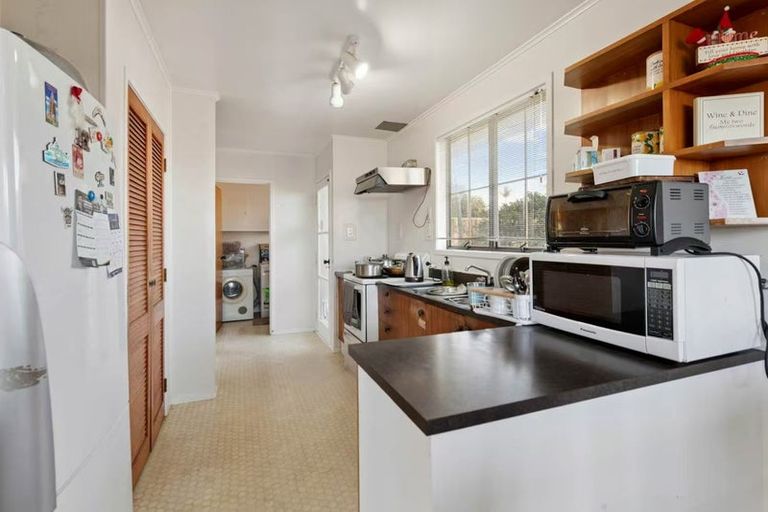 Photo of property in 16 Lewisham Street, Highland Park, Auckland, 2010