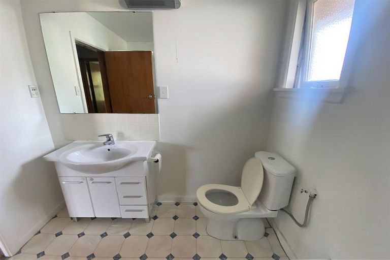 Photo of property in 8 Glenora Place, Hornby, Christchurch, 8042