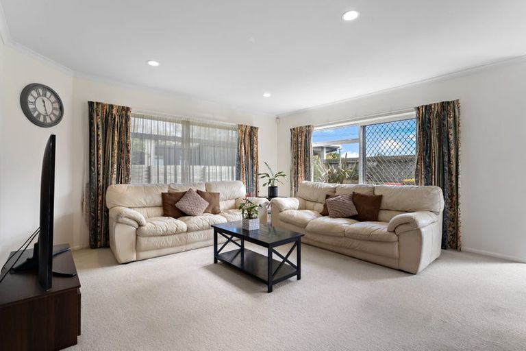 Photo of property in 1/64 Riverside Road, Orewa, 0931