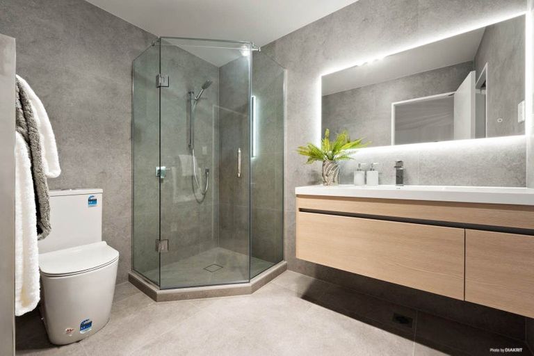 Photo of property in 2/13 Crosby Road, West Harbour, Auckland, 0618