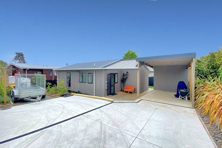 Photo of property in 2/62 Clayburn Road, Glen Eden, Auckland, 0602