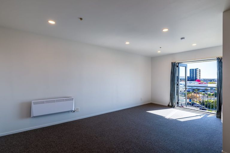 Photo of property in 5e/10 Crown Lynn Place, New Lynn, Auckland, 0600