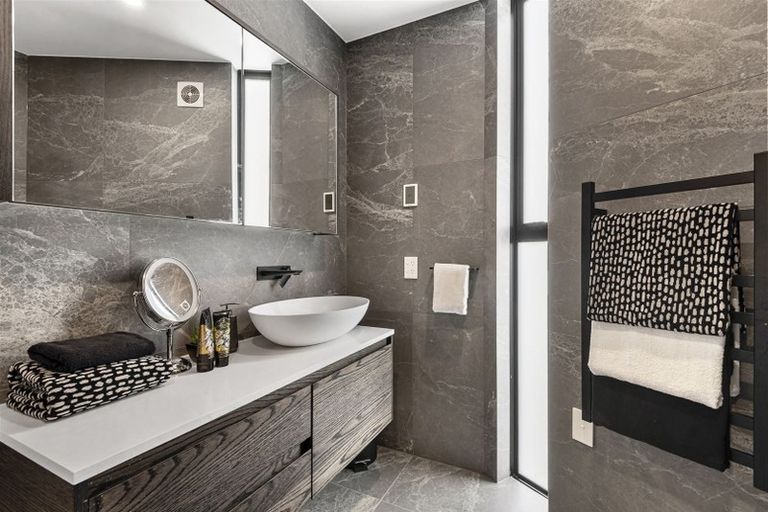 Photo of property in 11a Montgomery Avenue, Rothesay Bay, Auckland, 0630