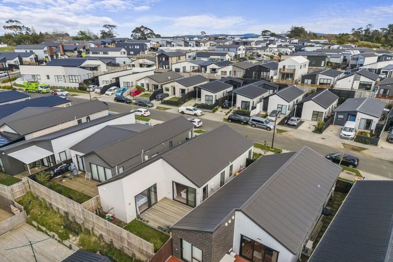 Photo of property in 14 Horokaka Street, Massey, 0614