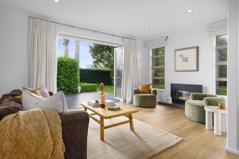 Photo of property in 5 Cooper Crescent, Cambridge, 3434