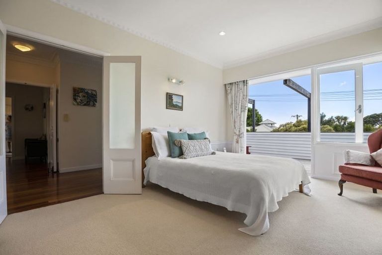 Photo of property in 31 Seaview Avenue, Northcote, Auckland, 0627