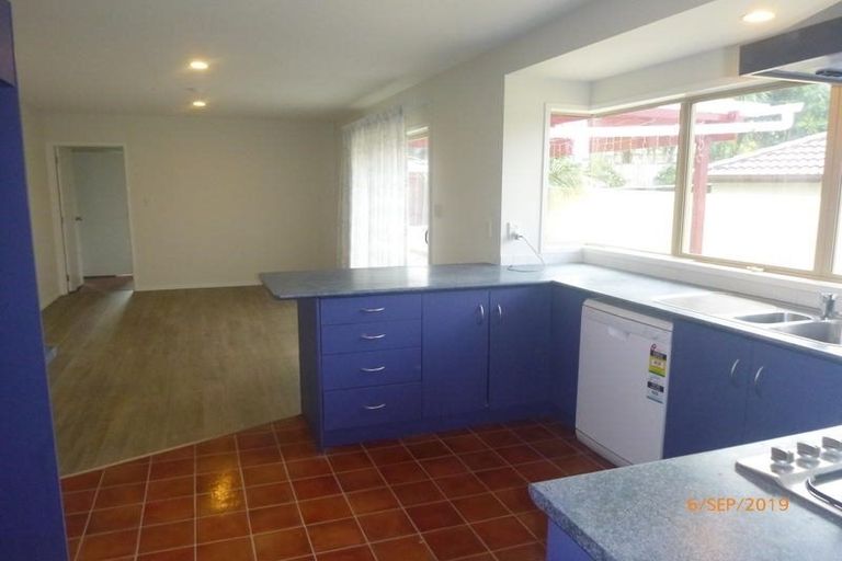 Photo of property in 1 Waimanu Bay Drive, Te Atatu Peninsula, Auckland, 0610