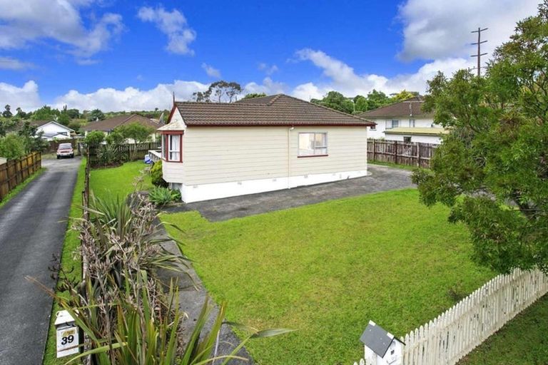 Photo of property in 37 Meadowood Drive, Unsworth Heights, Auckland, 0632