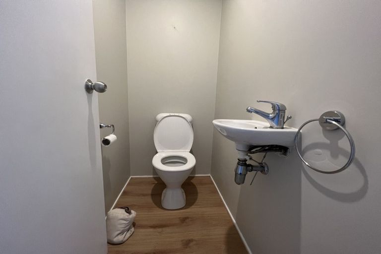 Photo of property in 3a Domain Road, Weymouth, Auckland, 2103