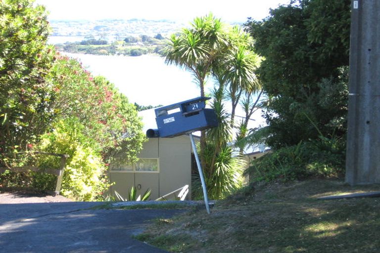 Photo of property in 21 Teal Crescent, Beach Haven, Auckland, 0626