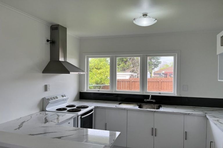 Photo of property in 2/24 Evelyn Place, Hillcrest, Auckland, 0627