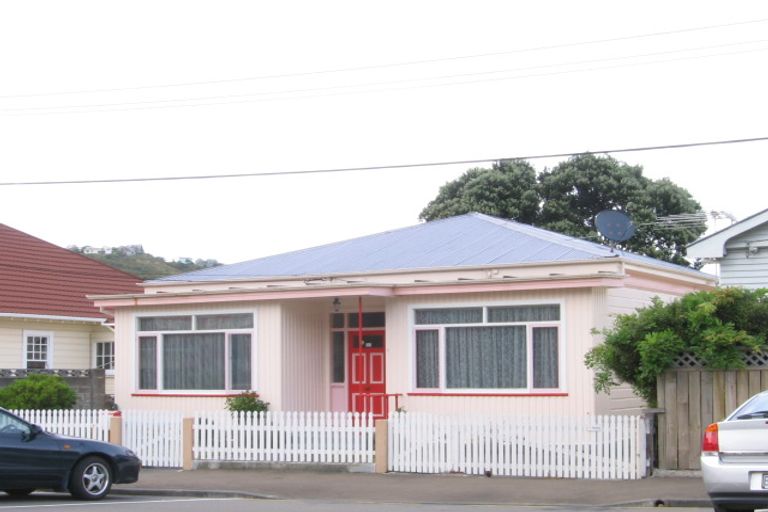 Photo of property in 7 Medway Street, Island Bay, Wellington, 6023