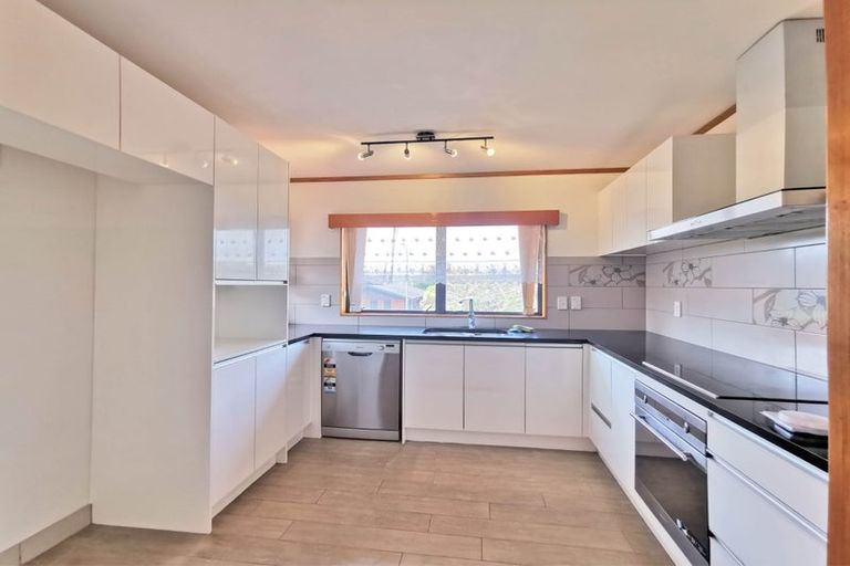 Photo of property in 2/9 Billabong Place, Botany Downs, Auckland, 2010