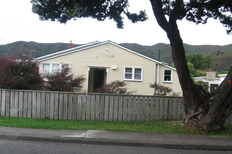 Photo of property in 16 Raymond Terrace, Fairfield, Lower Hutt, 5011