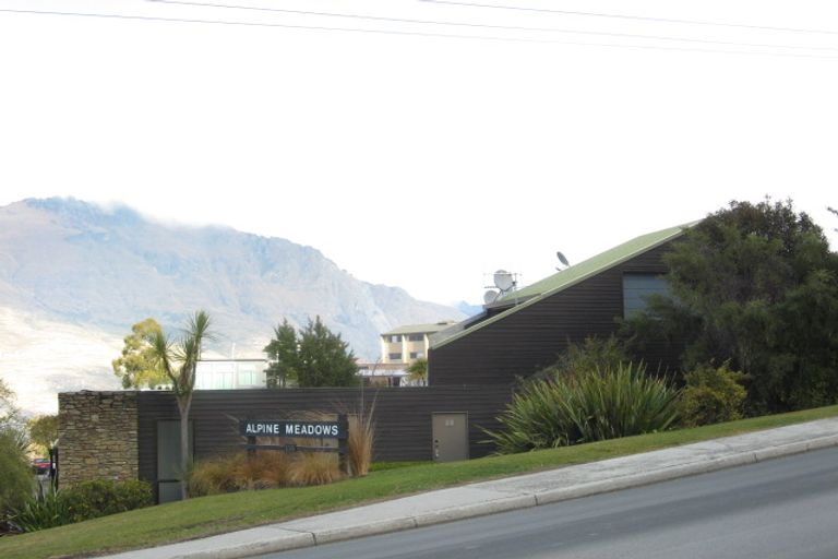 Photo of property in Alpine Meadows Apartments, 135x Fernhill Road, Fernhill, Queenstown, 9300