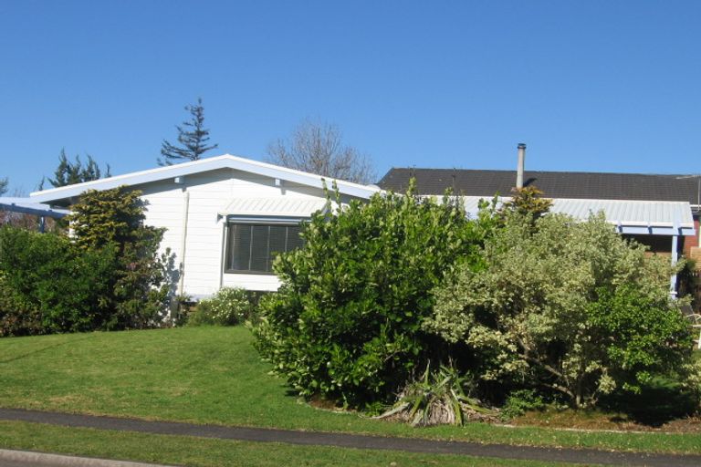 Photo of property in 16 Gaylands Place, Opaheke, Papakura, 2113