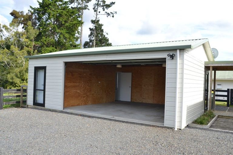 Photo of property in 580 Burtt Road, Runciman, Drury, 2578