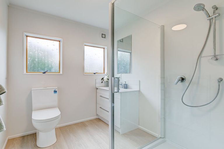 Photo of property in 10 Kahu Road, Paremata, Porirua, 5024