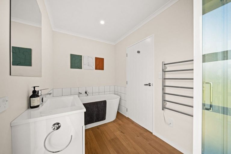 Photo of property in 117e Ruakokoputuna Road, Ruakokoputuna, Martinborough, 5781