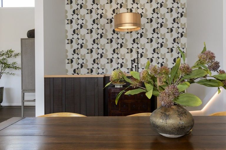 Photo of property in 337 Devonport Road, Tauranga, 3110